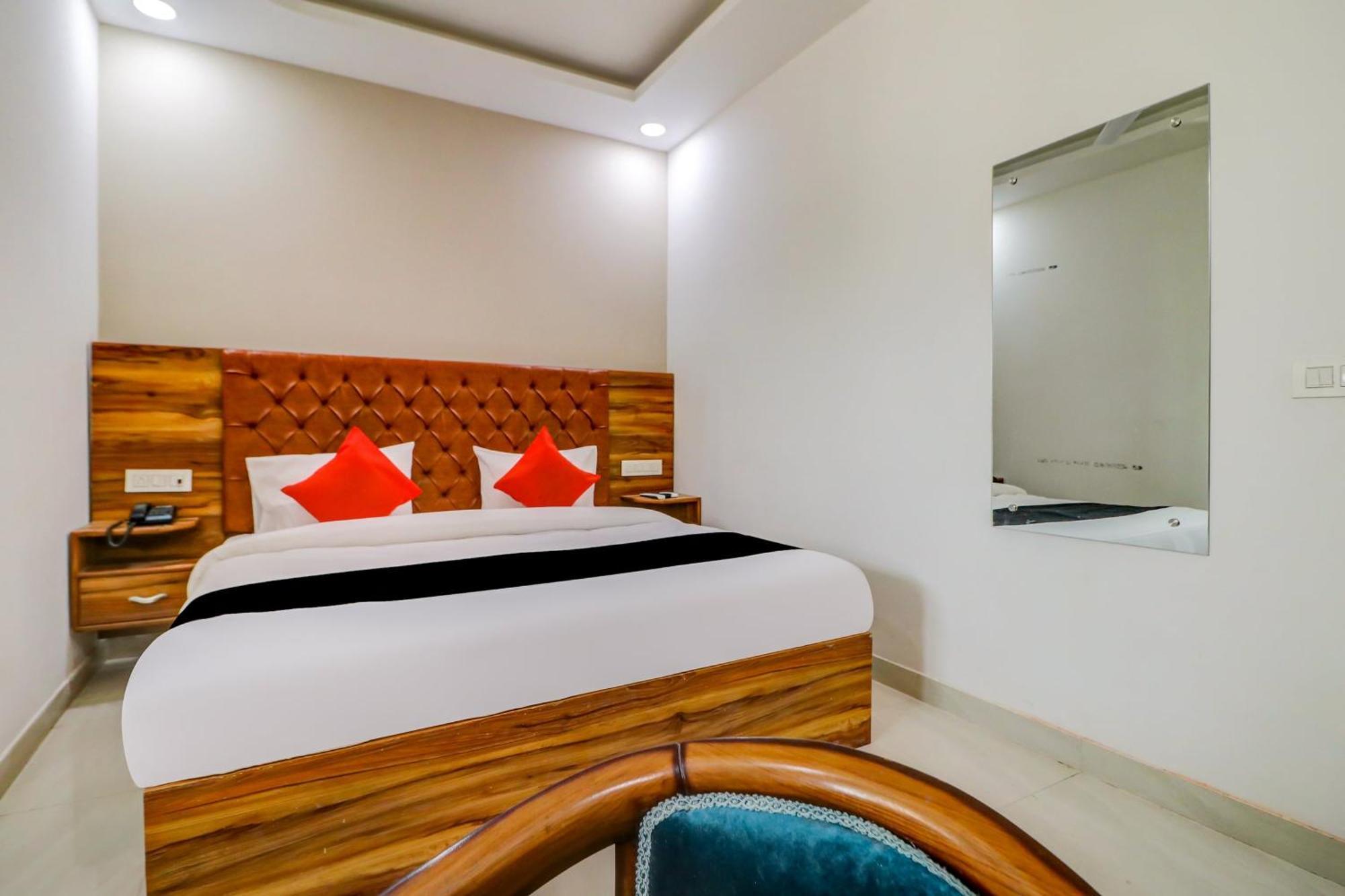 Oyo Flagship 80318 Hotel Sai Plaza Near Indira Gandhi International Airport Új-Delhi Kültér fotó