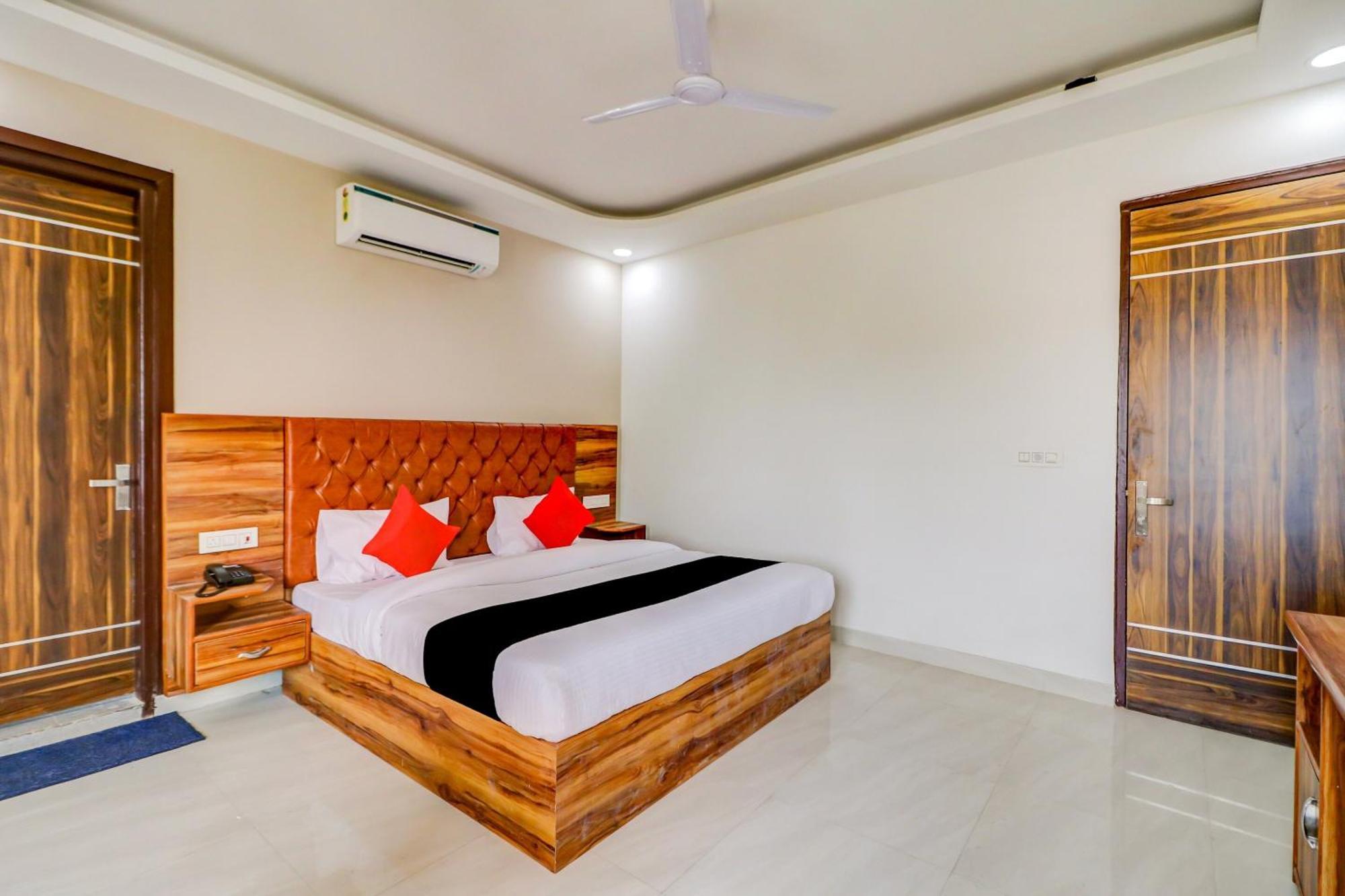 Oyo Flagship 80318 Hotel Sai Plaza Near Indira Gandhi International Airport Új-Delhi Kültér fotó